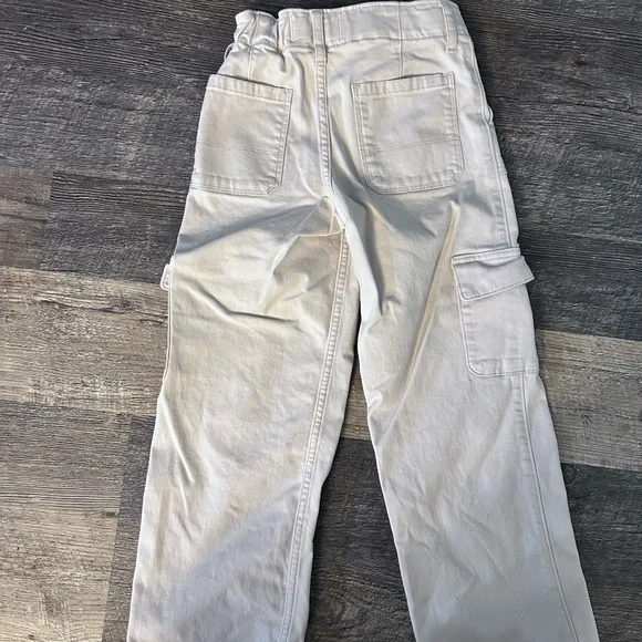 Abercrombie Kids Cream Cargo Bottoms Relaxed Fit - Picture 2 of 4